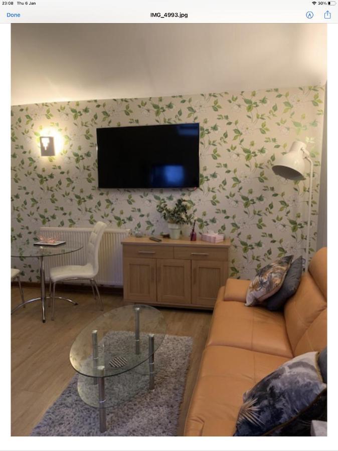 The Annex Apartment Is On Cheddar Bridge Apartments Экстерьер фото